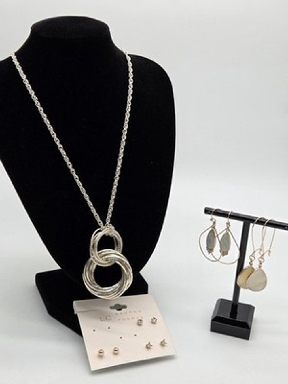 Lauren Conrad Lot Of 4 Silver Tone Neckace And Aray Of Earings